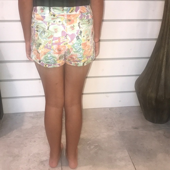 MinkPink floral denim shorts size M - Picture 4 of 5